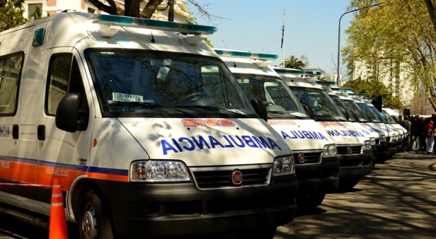 Entregan 30 ambulancias y equipos de hemodiálisis para hospitales bonaerenses
