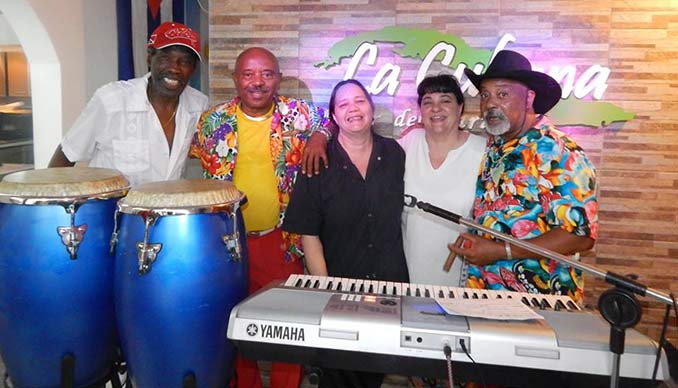 Así arrancaron los shows musicales en el nuevo Restaurante La Cubana de Villa Bosch